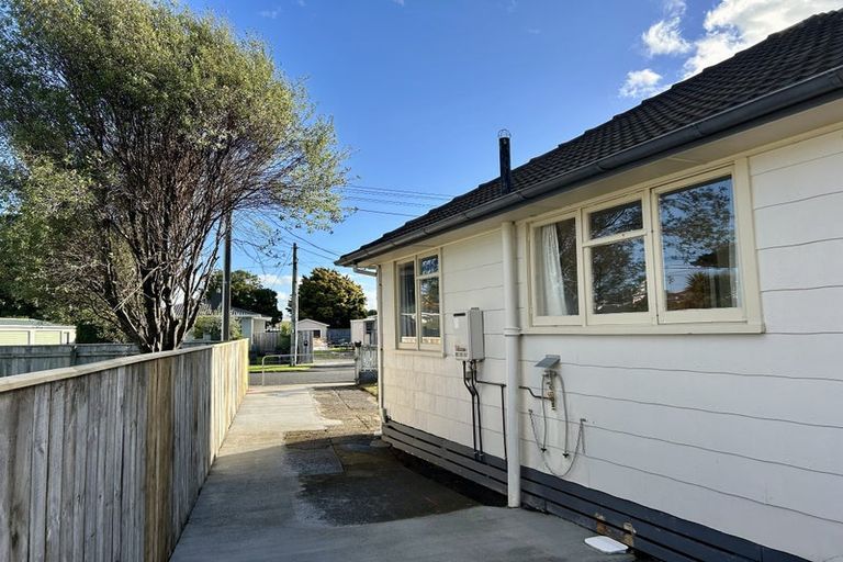 Photo of property in 19 Miro Street, Merrilands, New Plymouth, 4312