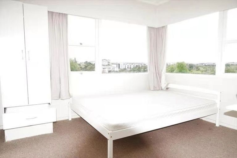 Photo of property in 71 College Road, Northcote, Auckland, 0627