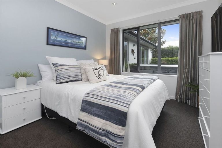 Photo of property in 7 Millpond Place, Parklands, Christchurch, 8083