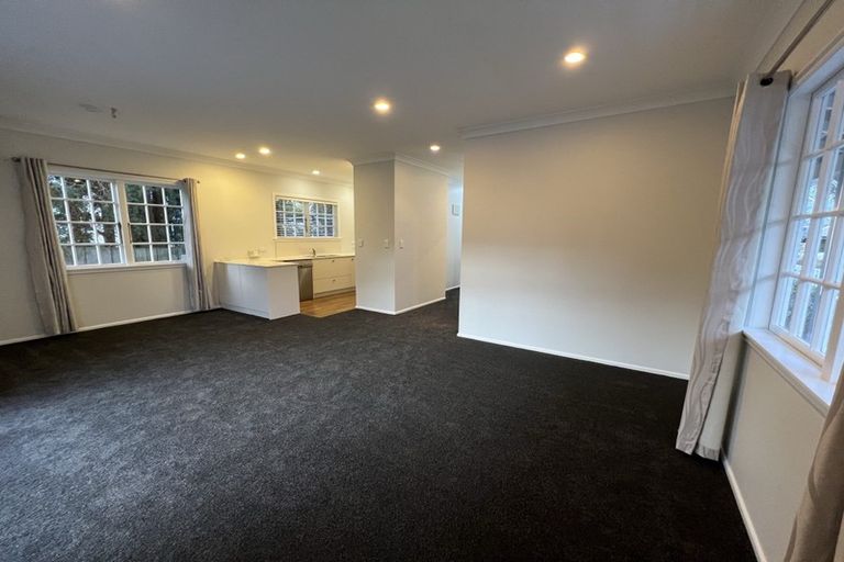 Photo of property in 1/28 Beach Road, Castor Bay, Auckland, 0620