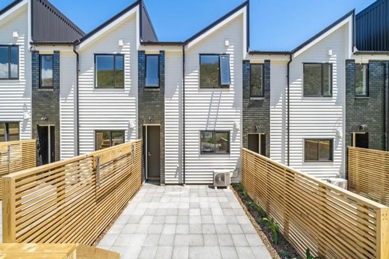 Photo of property in 37 Holystone Road, Whitby, Porirua, 5024