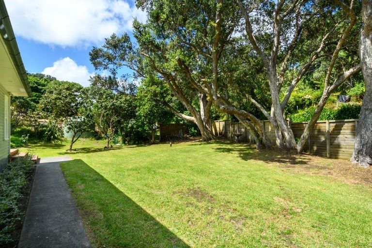 Photo of property in 379 Motutara Road, Muriwai, Waimauku, 0881