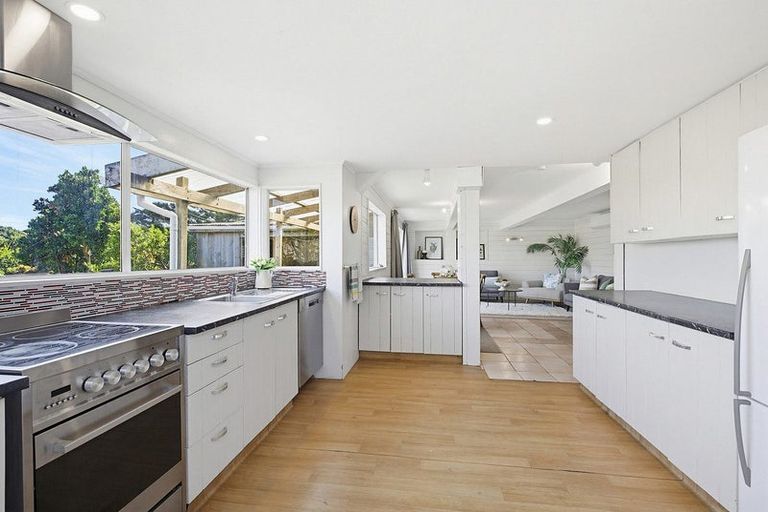 Photo of property in 13 Downes Street, Titahi Bay, Porirua, 5022