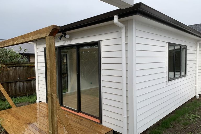 Photo of property in 5 Tawa Road, Te Atatu Peninsula, Auckland, 0610