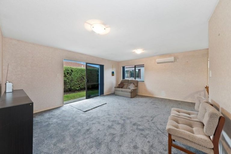 Photo of property in 2/33 Raupo Street, Bromley, Christchurch, 8062