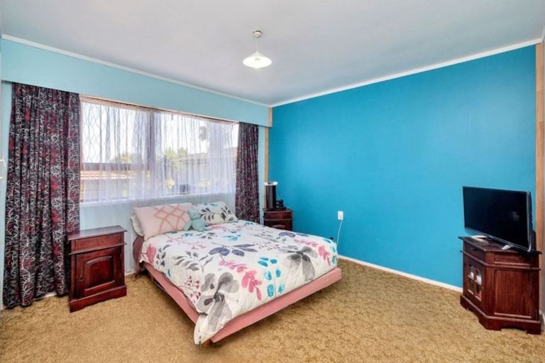 Photo of property in 2/51 Seaview Road, Castor Bay, Auckland, 0620