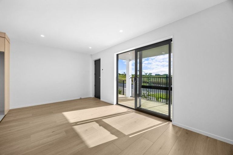 Photo of property in 6 Harikoa Way, Karaka, 2113