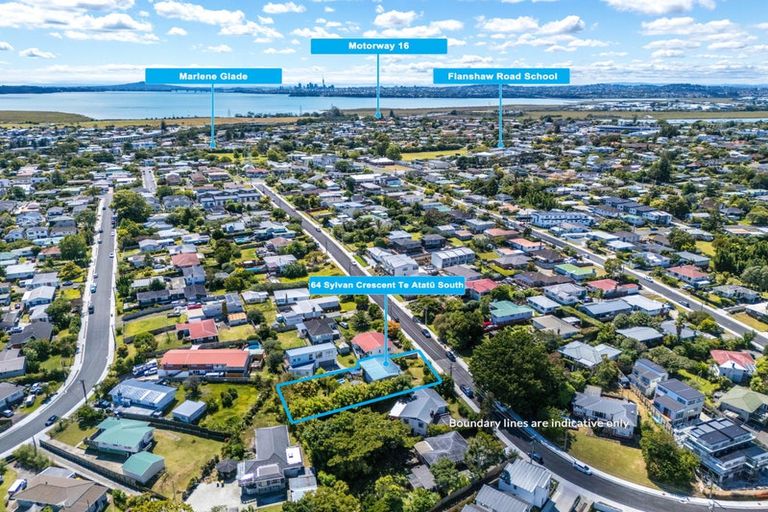 Photo of property in 64 Sylvan Crescent, Te Atatu South, Auckland, 0610