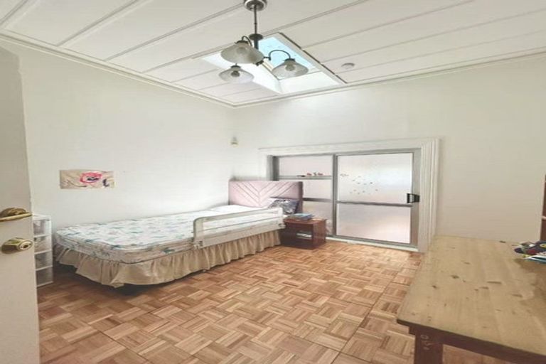 Photo of property in 76 Onewa Road, Northcote Point, Auckland, 0627