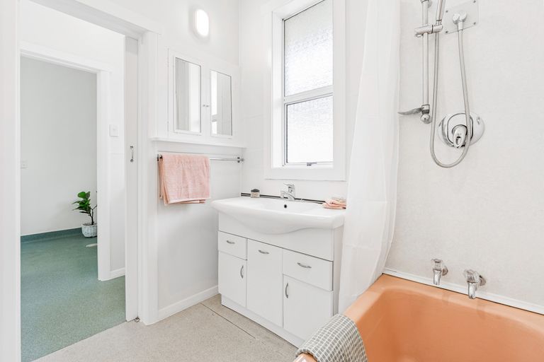 Photo of property in 57 Hargest Crescent, Saint Kilda, Dunedin, 9012