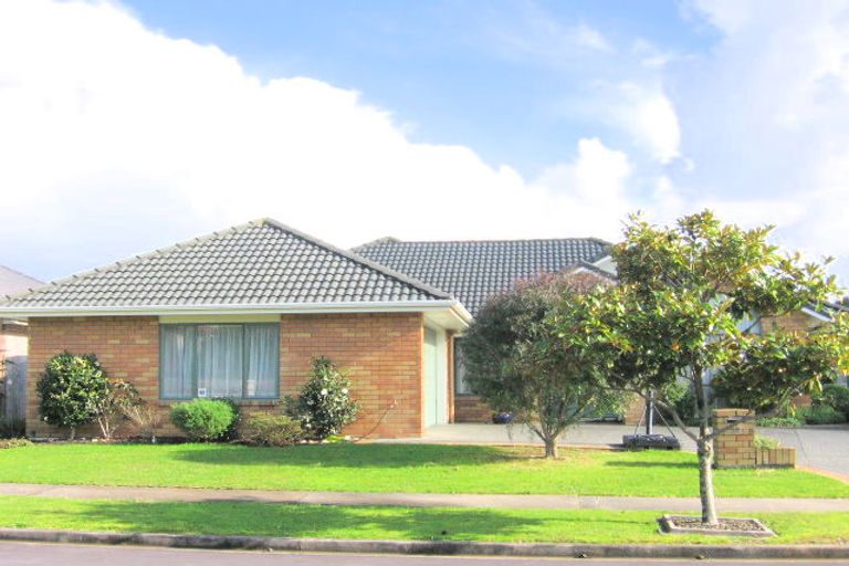 Photo of property in 34 Claremont Way, East Tamaki Heights, Auckland, 2016