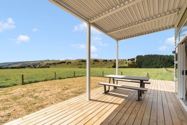 Photo of property in 117e Ruakokoputuna Road, Ruakokoputuna, Martinborough, 5781