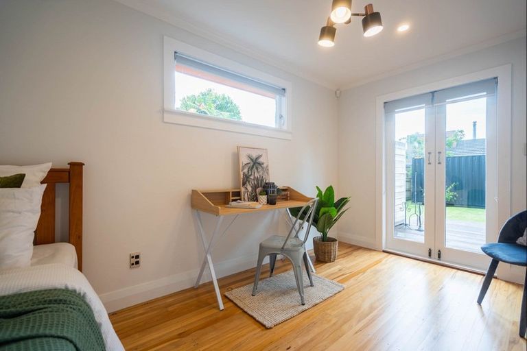 Photo of property in 16 Walton Avenue, Waikanae, 5036