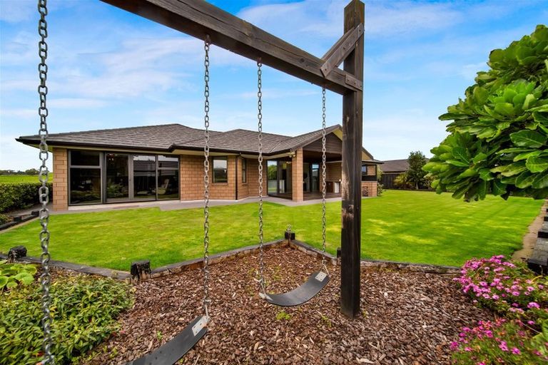 Photo of property in 15 Wentworth Lane, Waiwhakaiho, New Plymouth, 4312