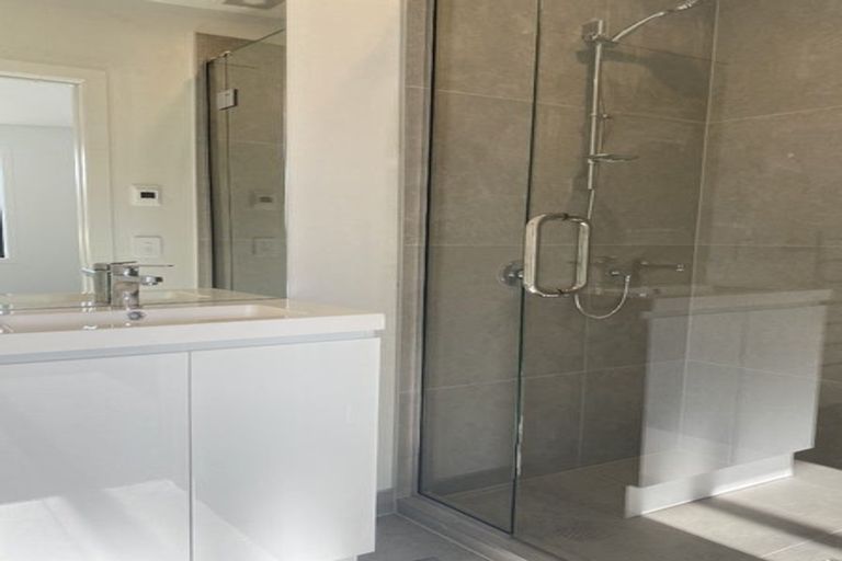 Photo of property in 30b Collins Avenue, Tawa, Wellington, 5028