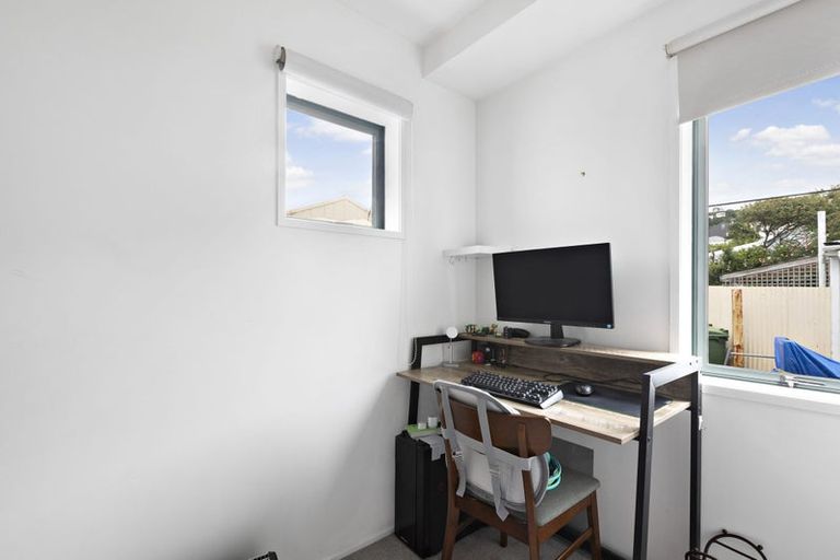 Photo of property in Palm Grove Apartments, 15/13b Palm Grove, Berhampore, Wellington, 6023