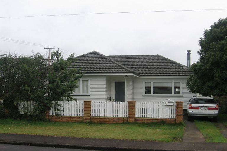 Photo of property in 2/2 Albert Street, Papakura, 2110