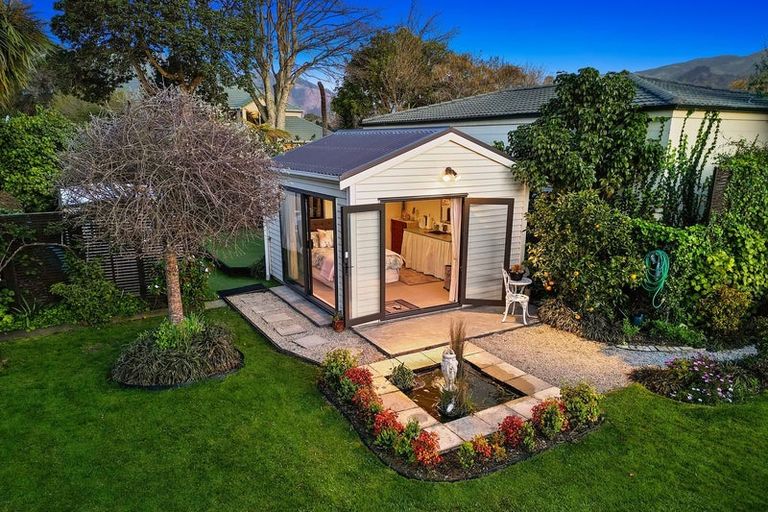 Photo of property in 387a Te Moana Road, Waikanae, 5036