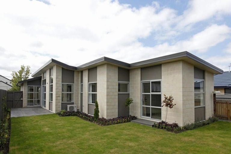 Photo of property in 10 Grassmere Street, Papanui, Christchurch, 8052