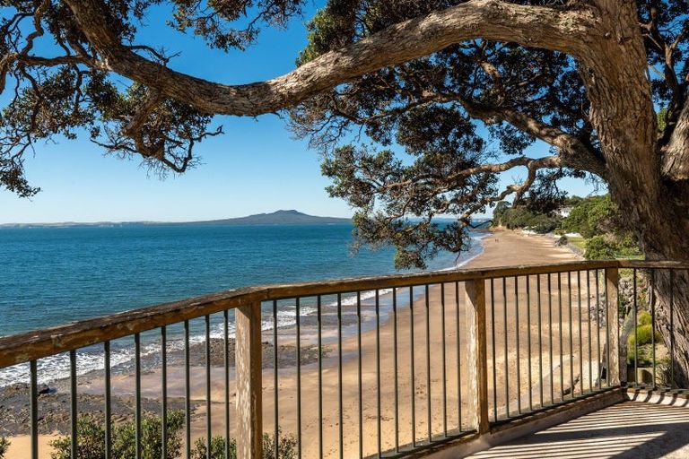 Photo of property in 19 View Road, Campbells Bay, Auckland, 0630