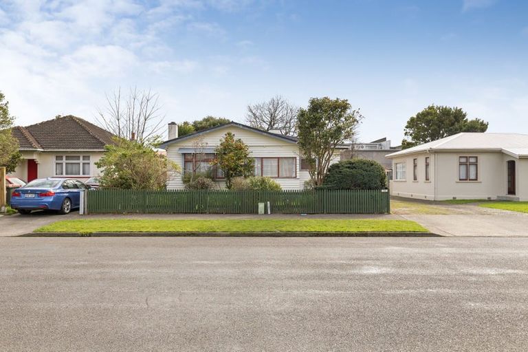Photo of property in 54 Miro Street, Takaro, Palmerston North, 4410