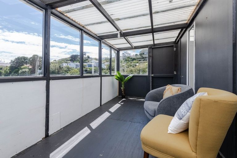 Photo of property in 10 Black Rock Road, Newlands, Wellington, 6037