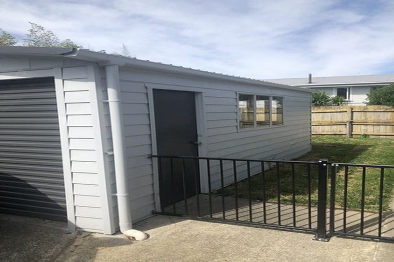 Photo of property in 57 Woodside Road, Massey, Auckland, 0614