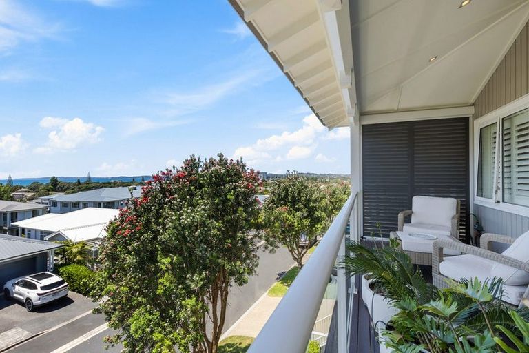 Photo of property in 17 Landmark Terrace, Orewa, 0931