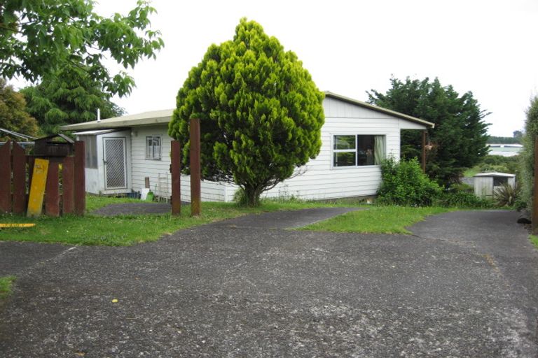 Photo of property in 10 Hawke Place, Pukekohe, 2120