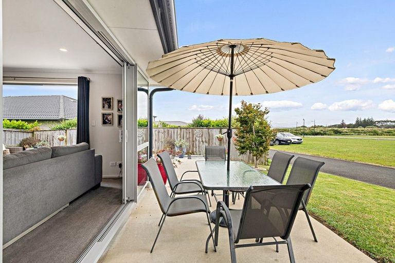 Photo of property in 14 Poutawa Lane, Clarks Beach, 2122