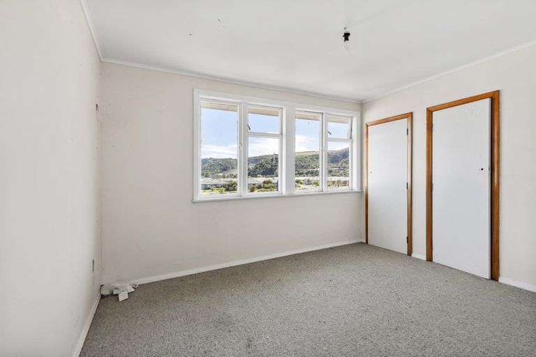 Photo of property in 61 Farmer Crescent, Taita, Lower Hutt, 5011