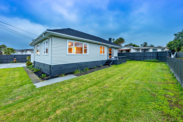 Photo of property in 8 Tidal Road, Mangere, Auckland, 2022