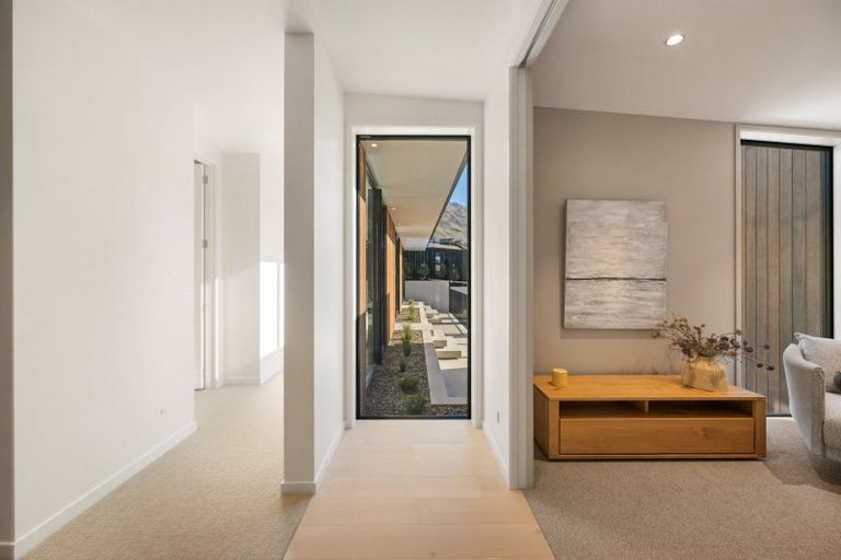 Photo of property in 1 Serpentine Street, Wanaka, 9305