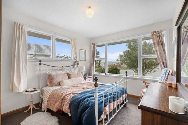 Photo of property in 2 Aileen Place, Upper Riccarton, Christchurch, 8041