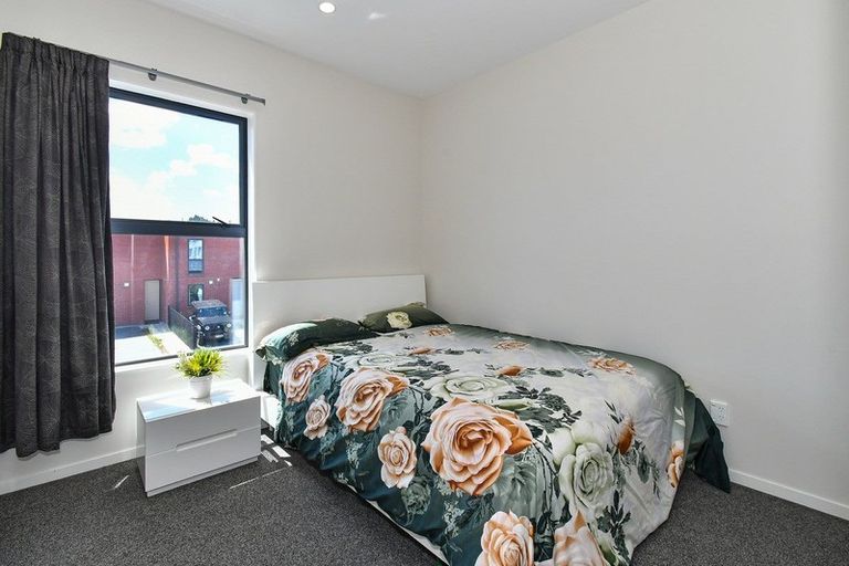 Photo of property in 1 Te Aparangi Road, Papakura, 2110