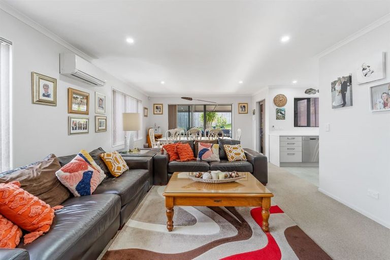 Photo of property in 18 Maylee Crescent, Gulf Harbour, Whangaparaoa, 0930