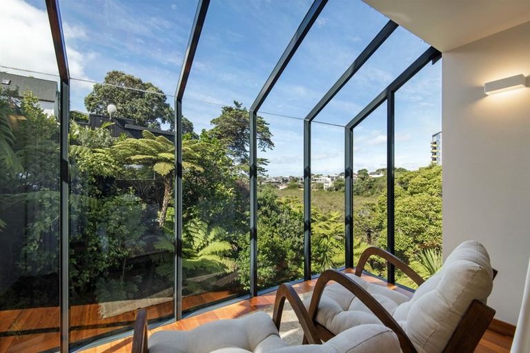 Photo of property in 17b Rangitoto Terrace, Milford, Auckland, 0620