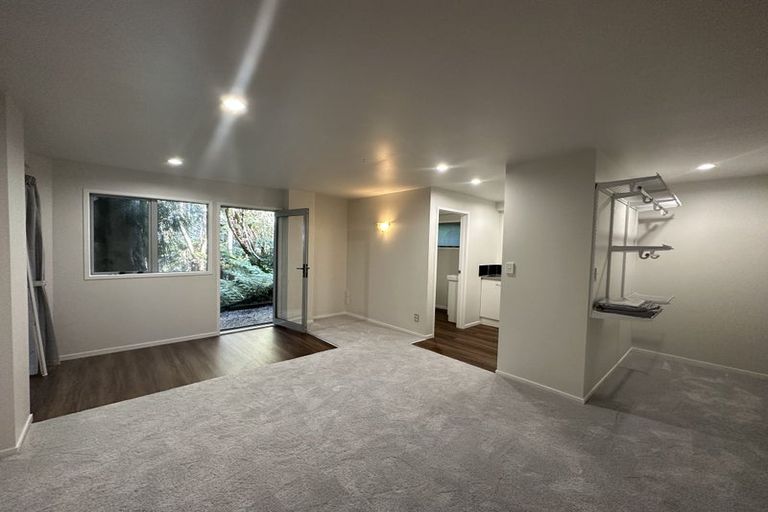 Photo of property in 77e Colwill Road, Massey, Auckland, 0614