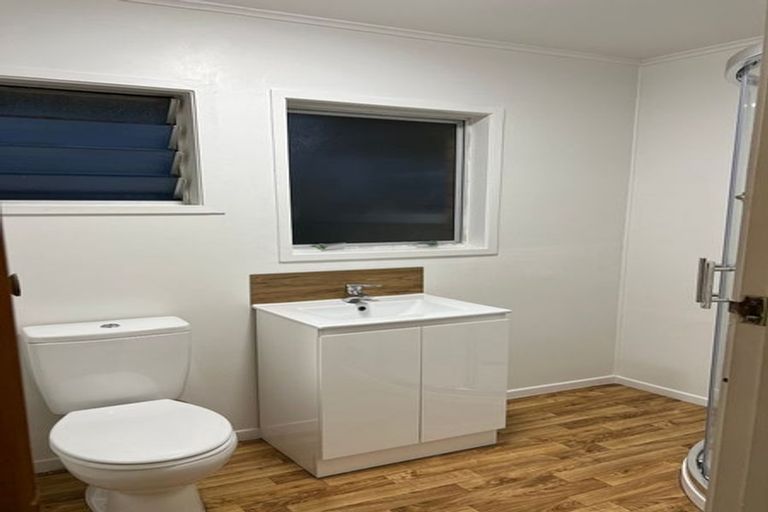 Photo of property in 3/178 Chivalry Road, Glenfield, Auckland, 0629