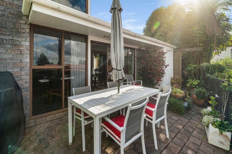 Photo of property in 2 Exeter Place, Tihiotonga, Rotorua, 3015