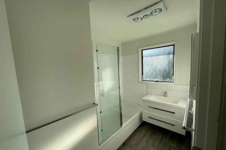 Photo of property in 2/63 Archmillen Avenue, Pakuranga Heights, Auckland, 2010