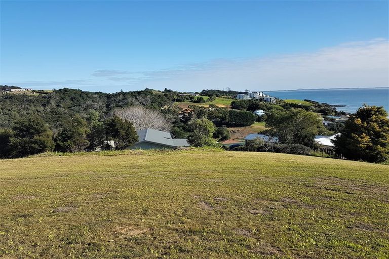 Photo of property in 37 Seaview Road, Cable Bay, 0420