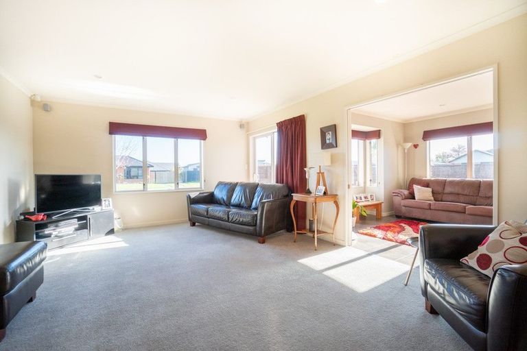 Photo of property in 19 Branigan Parade, Kelvin Grove, Palmerston North, 4414