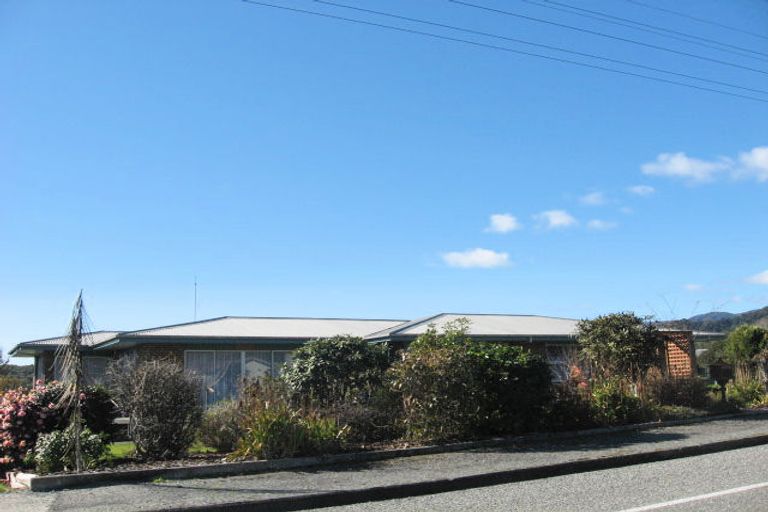 Photo of property in 66 Moorhouse Street, Ross, 7812