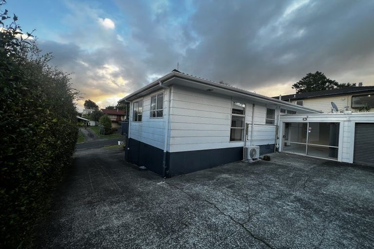 Photo of property in 1/7 Yarra Place, Botany Downs, Auckland, 2010