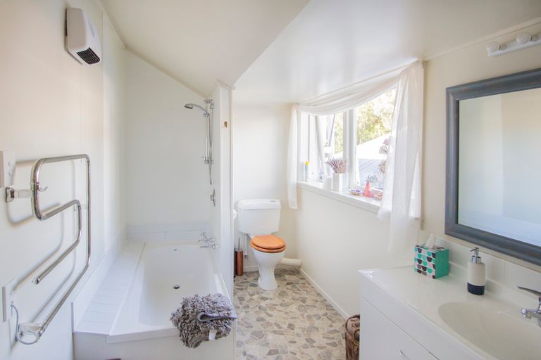 Photo of property in 140 Perth Street, Holmes Hill, Oamaru, 9401