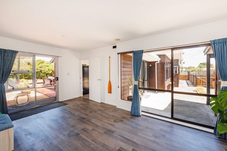 Photo of property in 11 Koura Street, Tangimoana, 4822