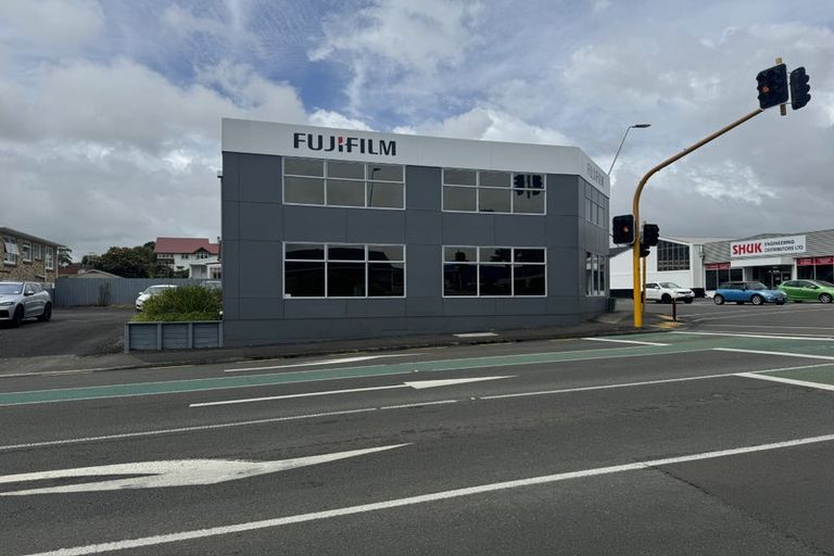 Photo of property in 352 Devon Street West, Lynmouth, New Plymouth, 4310