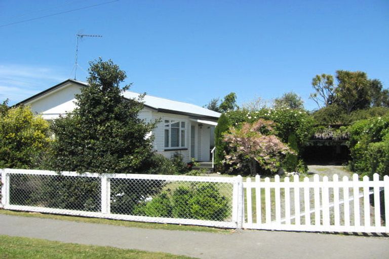 Photo of property in 2 Leithfield Road, Leithfield, Amberley, 7481