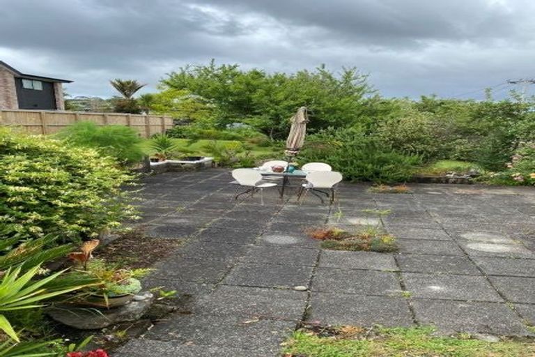 Photo of property in 135 View Road, Sunnyvale, Auckland, 0612